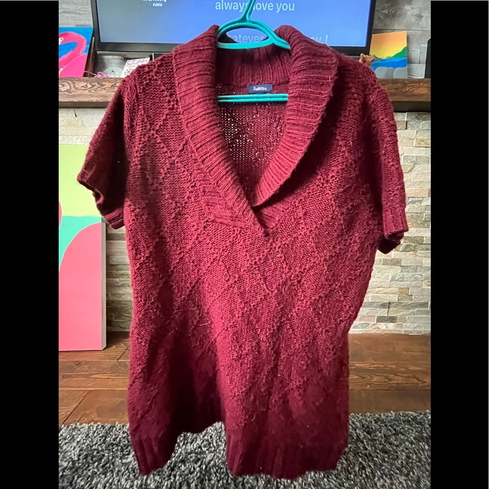 Reitmans soft v neck burgundy sweater